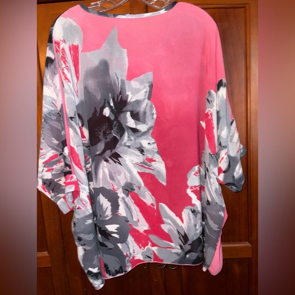 No tag Floral Pink and Gray Women's Top #1239 - Picture 5 of 5